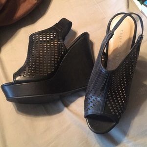 Black Chinese laundry Wedges size 8 never worn